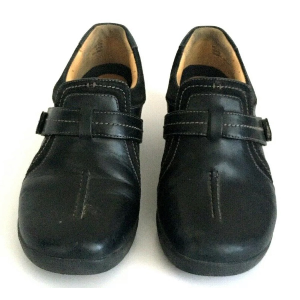 Clarks Unstructured Un Loop Black Leather Loafers - image 2